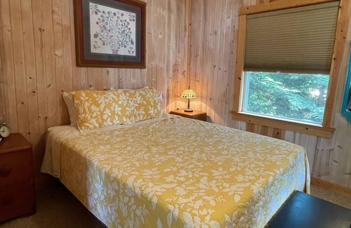 Shawano Cabin | Guest House on Grass Lake