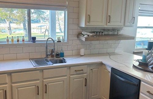 Seguin House | Guest House on Lake McQueeney with Hot Tub/Grill/Fire Pit