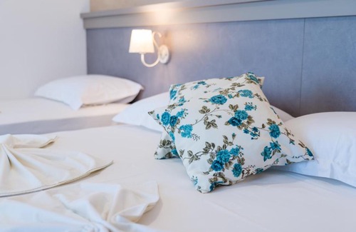 Petrovac House | Guest House S-Lux