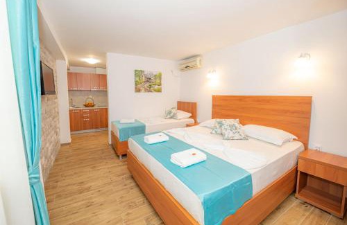 Petrovac House | Guest House S-Lux