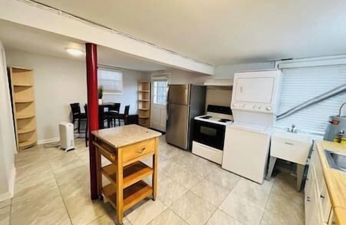 Fairfax House | Guest House - Safe & Quiet Near DC