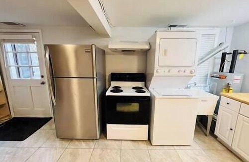 Fairfax House | Guest House - Safe & Quiet Near DC