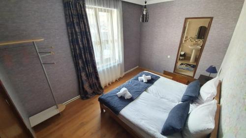 Gergeti House | Guest House Sandro