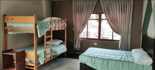 Huaraz House | Guest house. Shared room in panoramic apartment. Private bathroom. Kitchen and washmachine