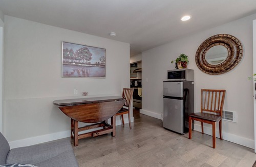Northeast Bellevue House | Guest House with beautiful surroundings