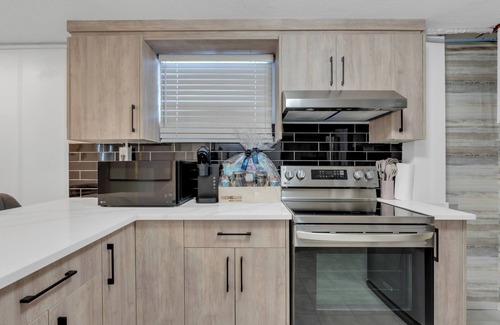 Northwest Calgary House | Guest Luxury Suite: Steps to Calgary DT, River & Hospital