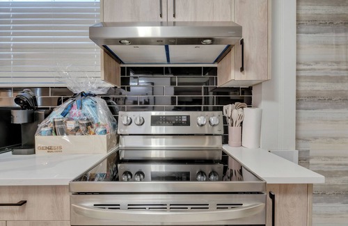 Northwest Calgary House | Guest Luxury Suite: Steps to Calgary DT, River & Hospital