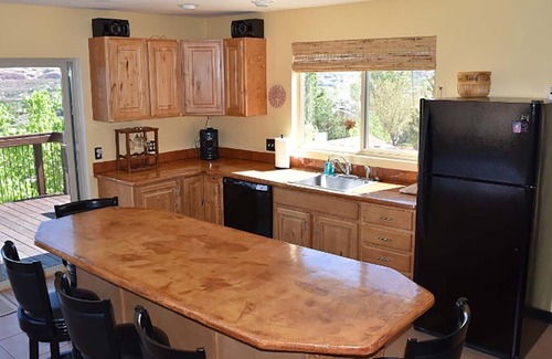 Moab South Valley House | Guest Nest 360 is peaceful with stunning views to work remotely and recreate .