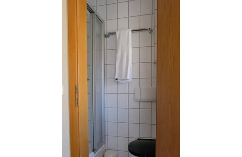 Gutach Apartment | Guest room fir with toilet and shower