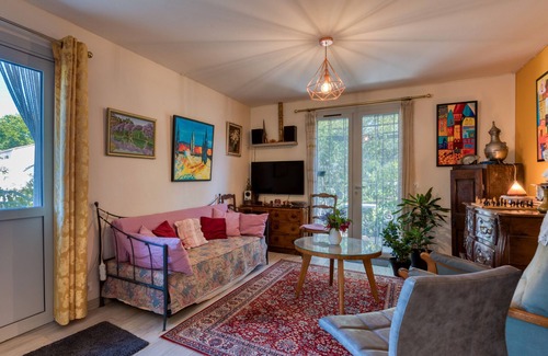 Lunel-Viel Bed & Breakfast | Guest Room 'Cantegrel 1st Floor for 1 to 5' with Shared Terrace, Shared Garden and Wi-Fi