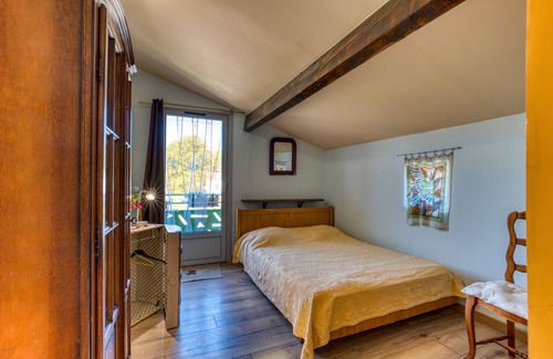 Lunel-Viel Bed & Breakfast | Guest Room 'Cantegrel 1st Floor for 1 to 5' with Shared Terrace, Shared Garden and Wi-Fi