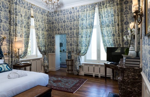 Azay-sur-Cher Bed & Breakfast | Guest Room 'Chambre D'hôtes Bleue' with Wi-Fi and Air Conditioning