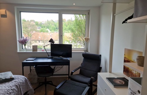 Au/Unterer Wert/Franzosisches Viertel Apartment | Guest room close to the city in the penthouse retreat at Esi