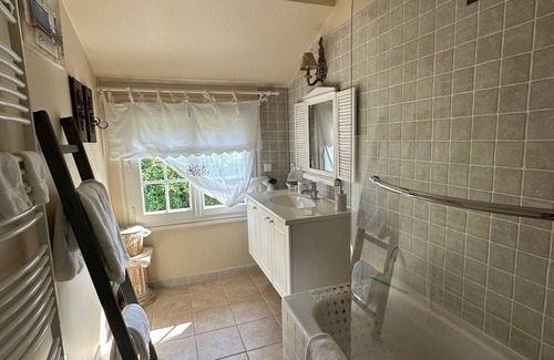 Suzay Bed & Breakfast | Guest Room 'English Garden' with Pool, Breakfast, Shared Garden and Wi-Fi
