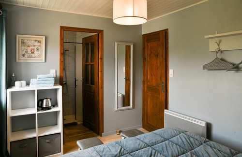 Loisieux Bed & Breakfast | Guest Room "Myosotis" with Mountain View, Shared Pool and Wi-Fi