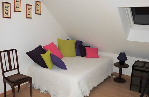 Saint-Aignan Bed & Breakfast | Guest Room 'Orchidée 6p' with Shared Garden and Wi-Fi