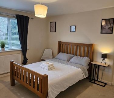 Stone House | Guest Room stay in Dartford- Close to all amenities