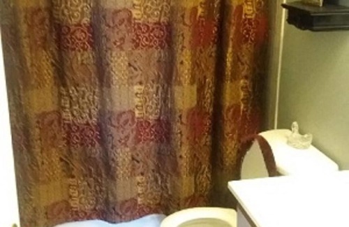 Stephens City House | Guest Room with King Bed for Rent