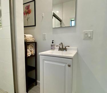 Mid City Apartment | Guest suite near La Cienega Park Beverly Hills next to LACMA La Brea Tar Pits Peterson Museum and Academy Awards Museum