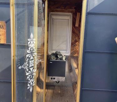Barkingside Apartment | Guest suite with hot tub and sauna