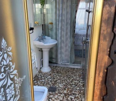Barkingside Apartment | Guest suite with hot tub and sauna
