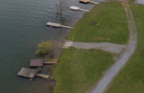 Abingdon House | Guest suite with lake and mountain views along with lake access.
