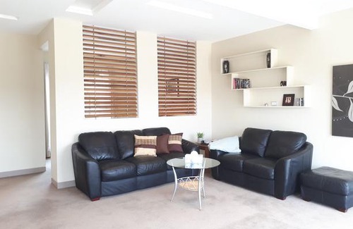 Sandford House | Guest Suite with Mountain View Near Hobart