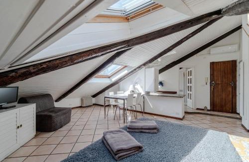 Historic Centre Apartment | GuestHost-Elegant Studio x3- 600m from Porta Nuova
