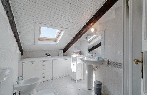 Historic Centre Apartment | GuestHost-Elegant Studio x3- 600m from Porta Nuova