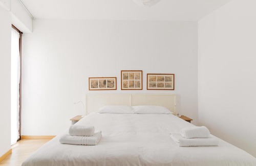 Zona Solari Apartment | GuestHost - M4 California Bright Apartment