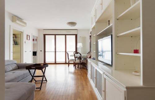 Morivione Apartment | GuestHost- Milano Università Bocconi Terrace Apt