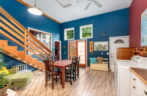 Gatewood Cottage | Guesthouse 1/4mi to Lowman Beach! Outdoor patio and firepit, wood fireplace