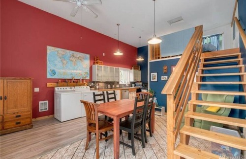 Gatewood Cottage | Guesthouse 1/4mi to Lowman Beach! Outdoor patio and firepit, wood fireplace