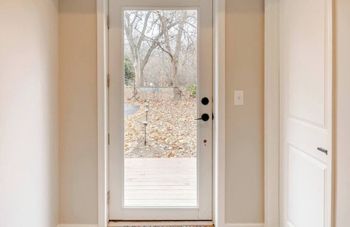 Overland Park Apartment | Guesthouse 3 bedroom suite in Overland Park
