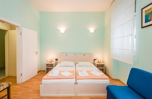 Trpanj House | Guesthouse Aurora -Triple room with Terrace and Sea View