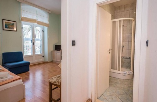 Trpanj House | Guesthouse Aurora -Triple room with Terrace and Sea View
