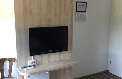 Jezerce House | Guesthouse Family Bosnic - Duplex Family Room with Balcony - Gallery - 1 - 2