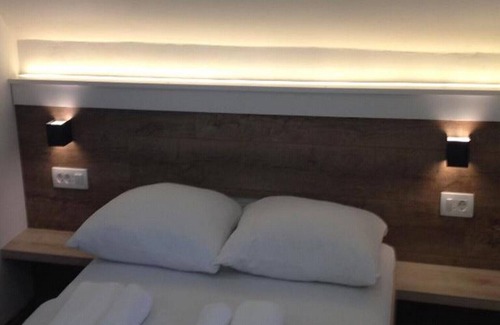Jezerce House | Guesthouse Family Bosnic - Duplex Family Room with Balcony - Gallery - 1 - 2