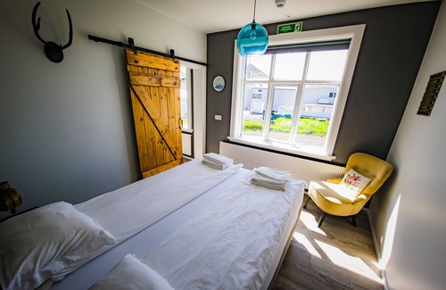 Vestmannaeyjar House | Guesthouse Hóll