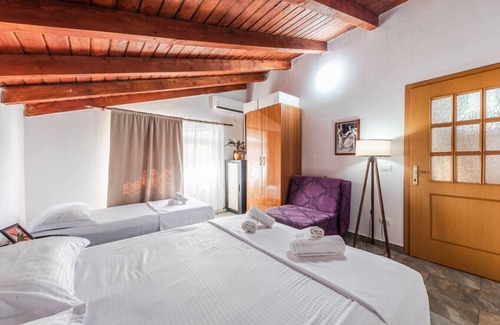 Shkoder House | Guesthouse 'Hapa të Lehtë' - Room 2 - Pro Bono