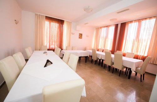 Kastel Stafilic Bed & Breakfast | Guesthouse Helena