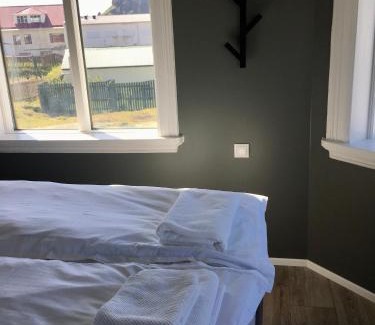 Vestmannaeyjar House | Guesthouse Holl