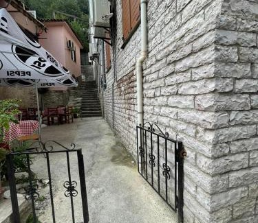 Gjirokaster Apartment | Guesthouse Klajd