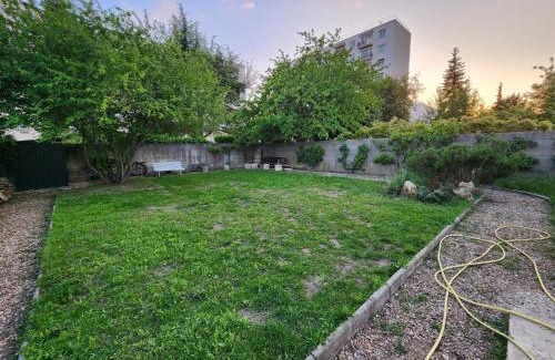 La Celle-sous-Gouzon House | Guesthouse Near Paris Huge Garden