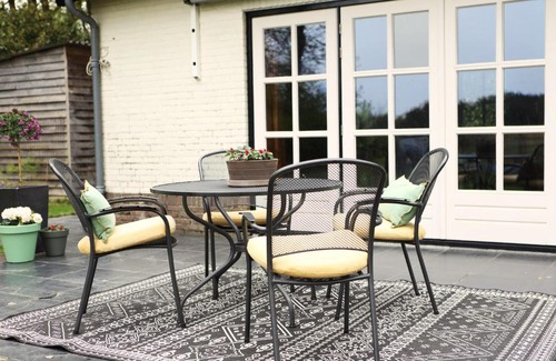 Knegsel Villa | Guesthouse Oeyenbos