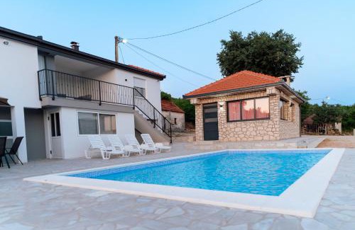 Zavala Villa | Guesthouse Papac