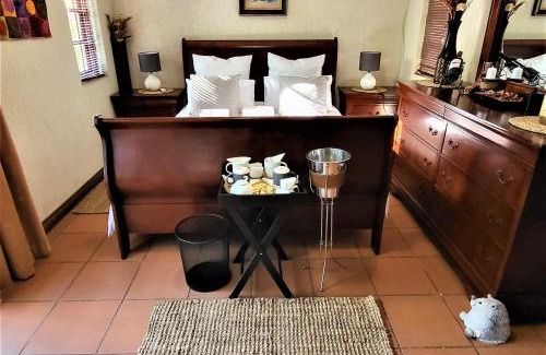 Gaborone House | Guesthouse Private Room with Garden and Pool