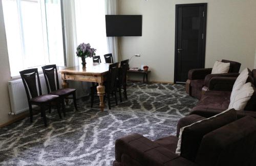 Stepantsminda House | Guesthouse Suja