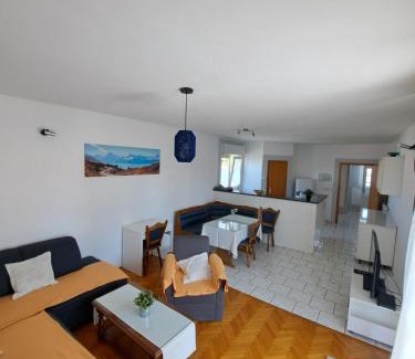 Kastela House | Guesthouse Varnica