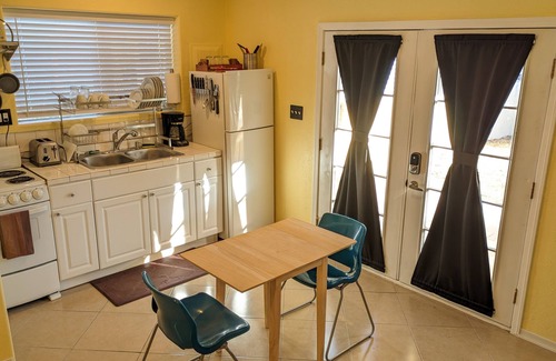 Campus Farm Apartment | Guesthouse w/private access and patio